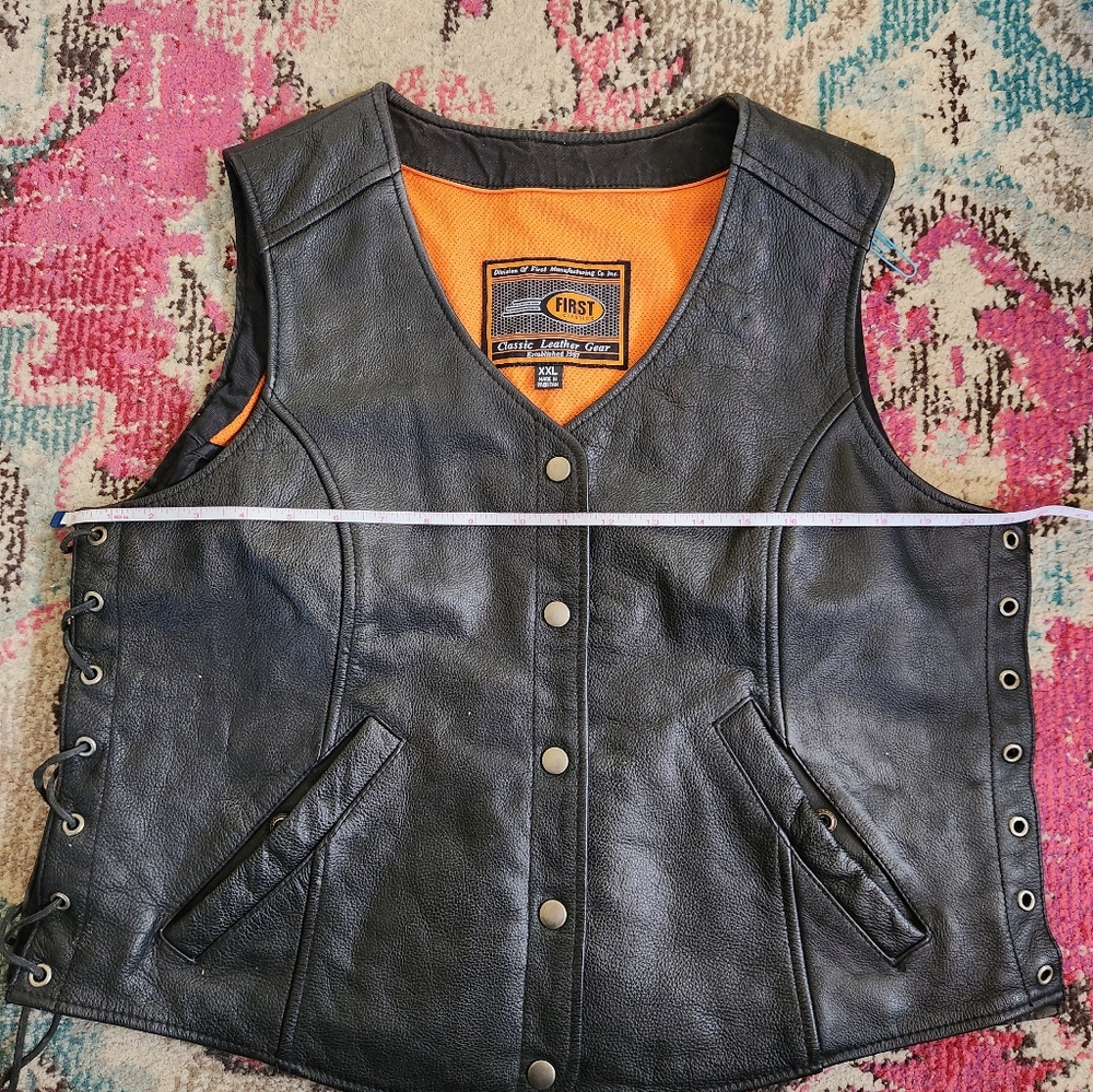 Womens Black Leather Vest W/Lace-Up Sides - Picture 3 of 11